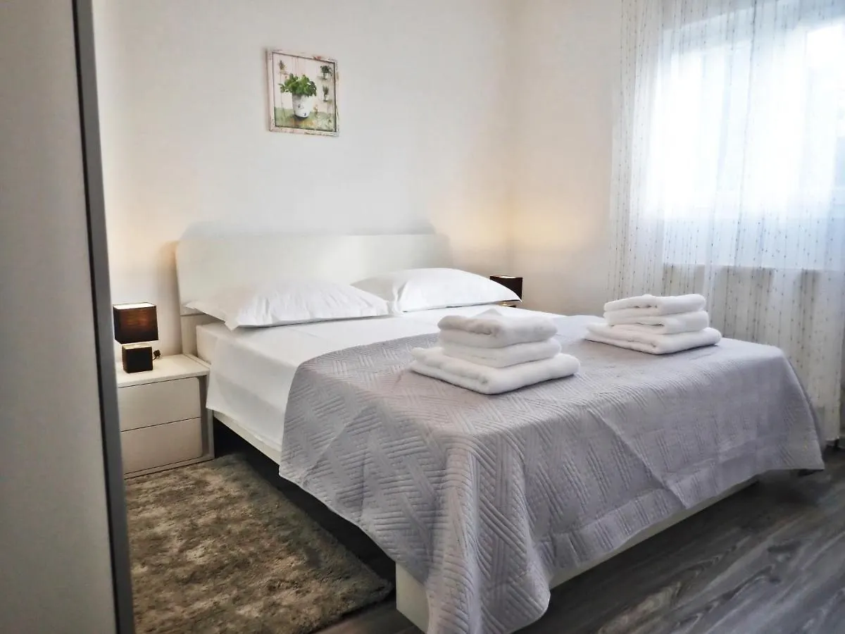 Apartman Ana - Experience Beach And Mountain Holiday Maslenica