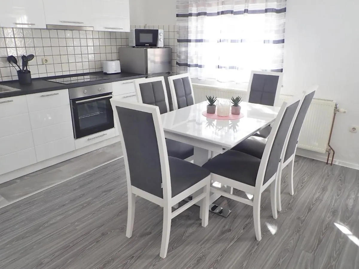 Apartment Apartman Ana - Experience Beach And Mountain Holiday Maslenica