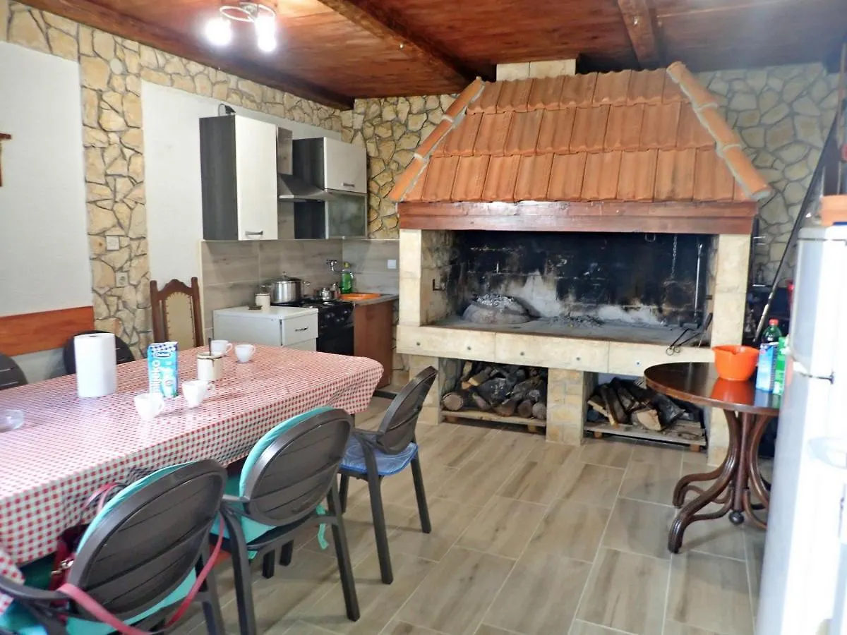 Apartment Apartman Ana - Experience Beach And Mountain Holiday Maslenica Croatia