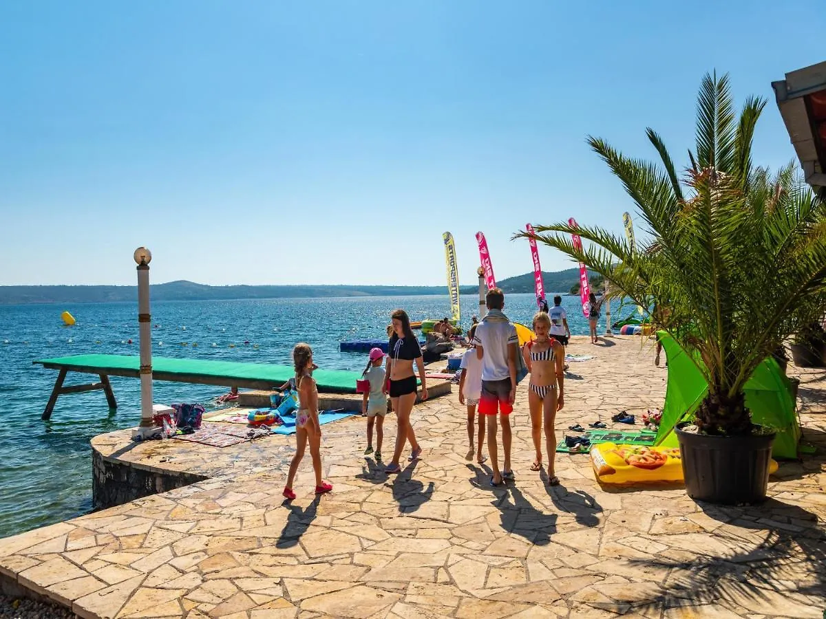 Apartment Apartman Ana - Experience Beach And Mountain Holiday Maslenica